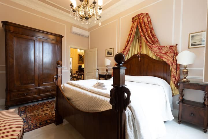 Second bedroom in classic style