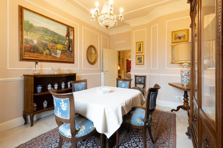 Dining room detail